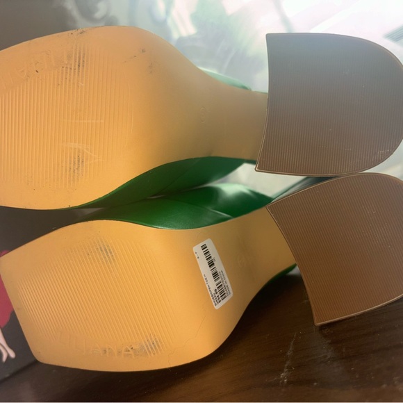 Green Platform Heels - Picture 5 of 5